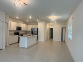 220 SE Woodbark St in Port St. Lucie, FL - Building Photo - Building Photo