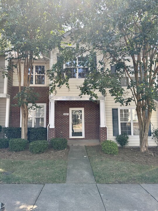 8222 Chaceview Ct in Charlotte, NC - Building Photo