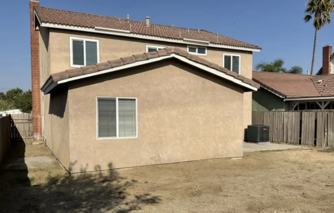 14205 Woodland Dr in Fontana, CA - Building Photo - Building Photo