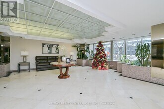 400 Webb Dr in Mississauga, ON - Building Photo - Building Photo