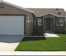 The Camellias in Bakersfield, CA - Foto de edificio - Building Photo