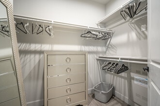 Wildwood Lake Residency in Houston, TX - Foto de edificio - Interior Photo