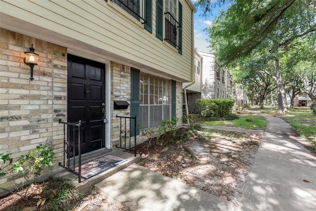 12927 Trail Hollow Dr in Houston, TX - Foto de edificio - Building Photo