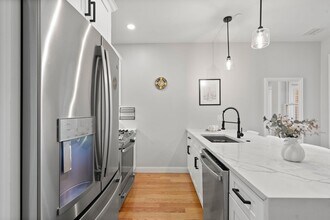 174 W Seventh St in Boston, MA - Building Photo - Building Photo