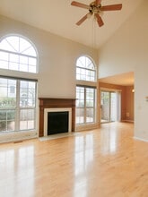 905 Sturnbridge Ct in Schaumburg, IL - Building Photo - Building Photo