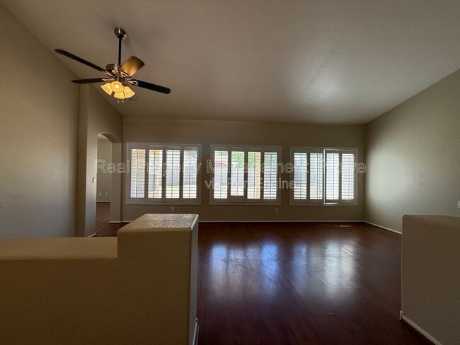 1007 W Cooley Dr in Gilbert, AZ - Building Photo - Building Photo