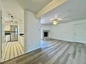 4347 Dickason Ave, Unit 207B in Dallas, TX - Building Photo - Building Photo