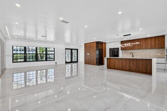 607 Layne Blvd in Hallandale Beach, FL - Building Photo - Building Photo