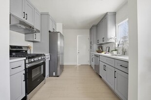 345 E Janice St in Long Beach, CA - Building Photo