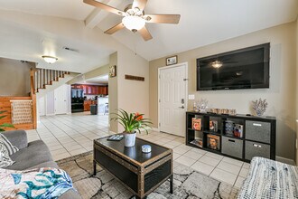 6116 Avenue Q 1/2 in Galveston, TX - Foto de edificio - Building Photo