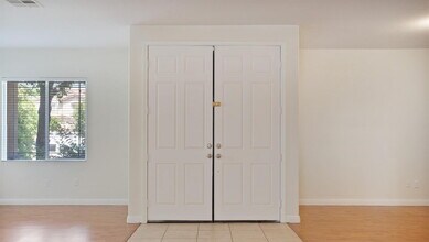 8211 Ridgegate Ct in Bakersfield, CA - Building Photo - Building Photo