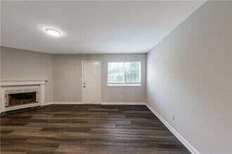 776 Crestside Ct in Austell, GA - Building Photo - Building Photo
