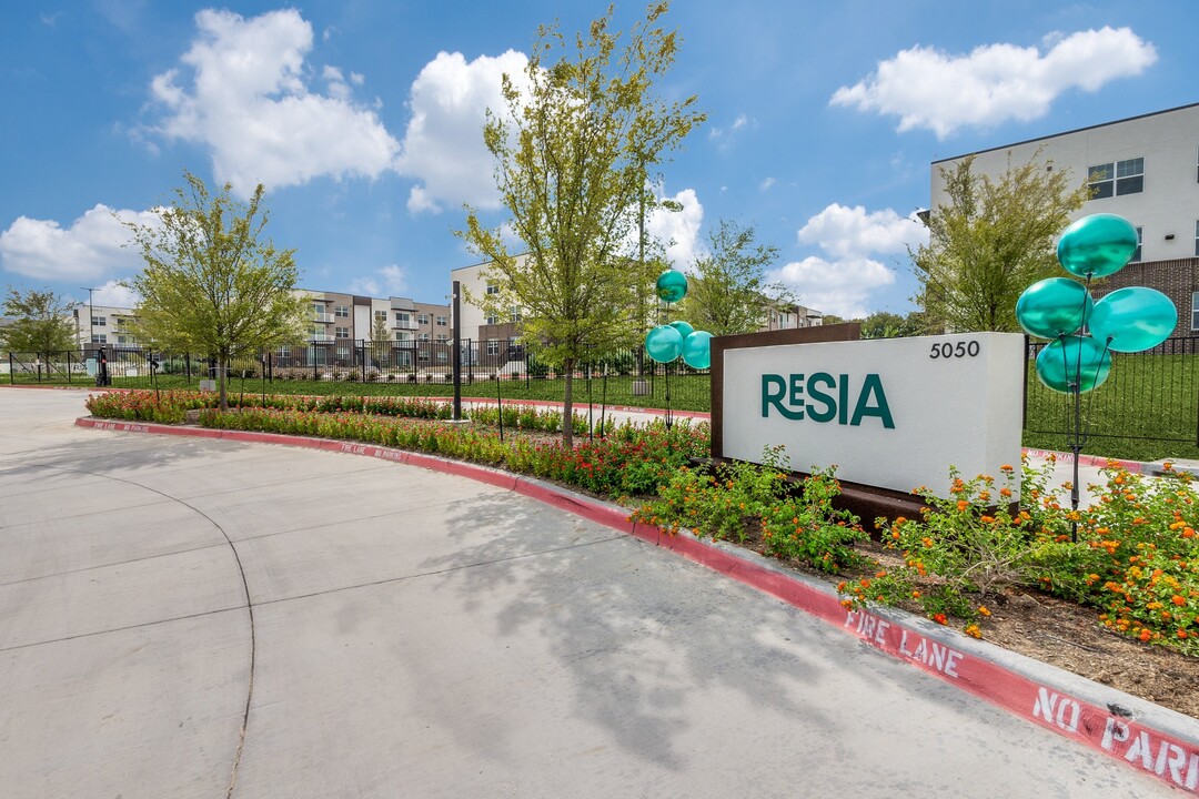 Resia Dallas West in Dallas, TX - Foto de edificio