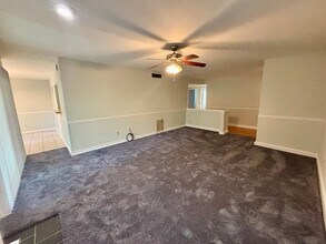 57 Doranne Ct in Smyrna, GA - Foto de edificio - Building Photo