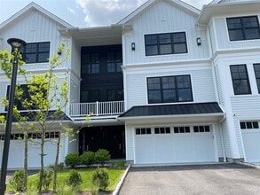 133 Spring Rd in Huntington, NY - Building Photo - Building Photo