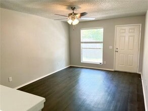 704 SE 4th St in Bentonville, AR - Building Photo - Building Photo