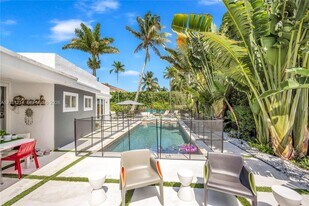 4975 Delaware Ave in Miami Beach, FL - Building Photo