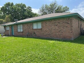 357 Windsor Sq in Alvin, TX - Foto de edificio - Building Photo