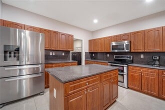 15051 SW 18th Ter in Miami, FL - Building Photo - Building Photo