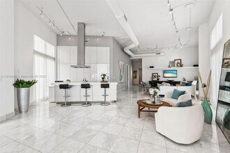 2001 Meridian Ave in Miami Beach, FL - Foto de edificio - Building Photo