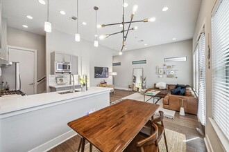 614 Thornton Rd in Houston, TX - Building Photo - Building Photo