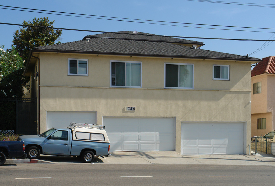 10547 National Blvd in Los Angeles, CA - Foto de edificio