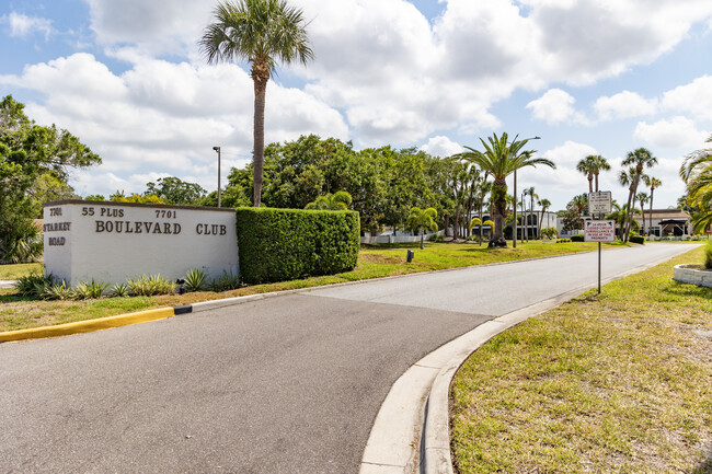 Boulevard Club in Seminole, FL - Building Photo - Building Photo