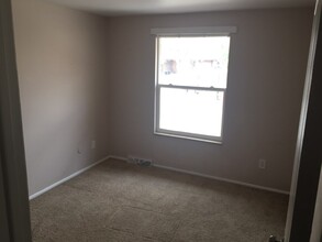 1883 S Chester Cir in Denver, CO - Building Photo - Building Photo