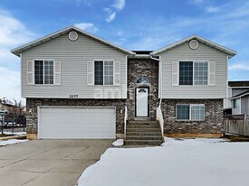 2277 W 2300 N in Clinton, UT - Building Photo