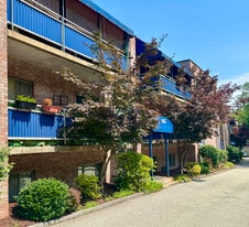 LAUREL GARDENS in Pittsburgh, PA - Building Photo