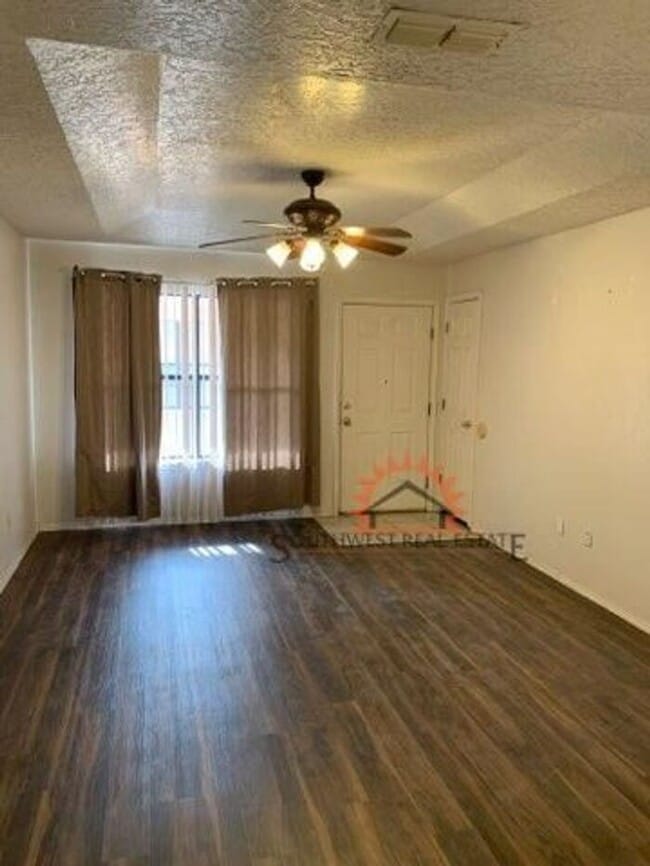 812 S Elgin Ave in Portales, NM - Building Photo - Building Photo