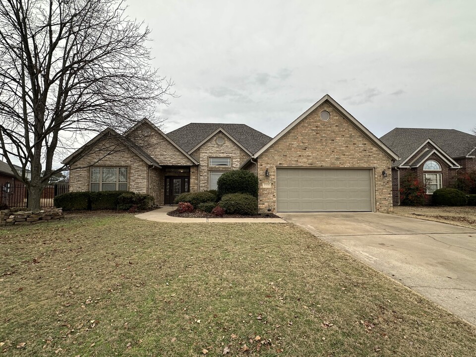 5303 S Stone Bay Ct in Rogers, AR - Building Photo