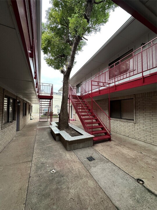 1410 Blalock Rd in Houston, TX - Building Photo