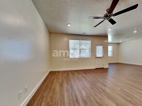 1233 Wagon Way in Spanish Fork, UT - Foto de edificio - Building Photo