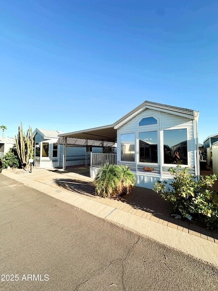 8700 E University Dr in Mesa, AZ - Foto de edificio - Building Photo