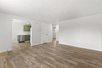 813 Woodford Ave N in Kent, WA - Building Photo - Building Photo