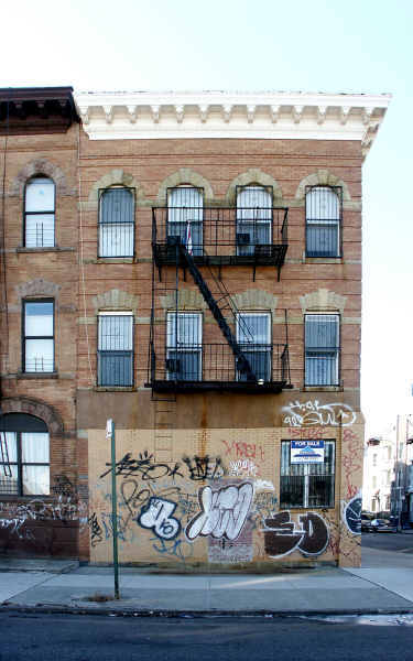 562 Evergreen Ave in Brooklyn, NY - Building Photo - Building Photo