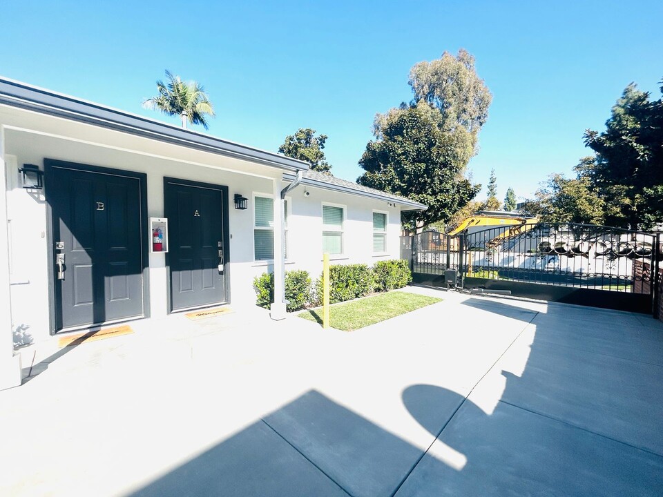 705 S Almansor St in Alhambra, CA - Building Photo