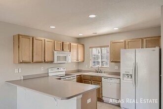 4526 Crow Creek Dr in Colorado Springs, CO - Foto de edificio - Building Photo