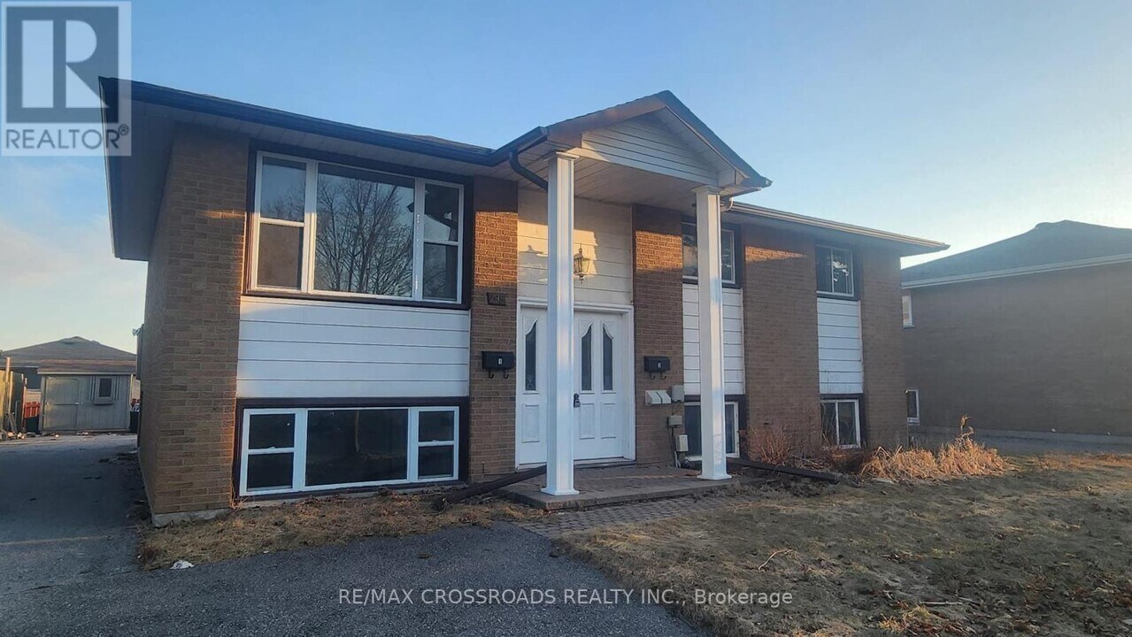 295 Dwight Ave in Oshawa, ON - Building Photo