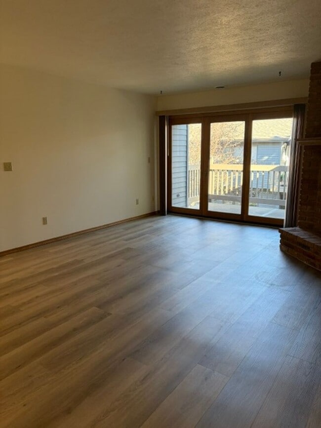 property at 2200 W Dickerson St