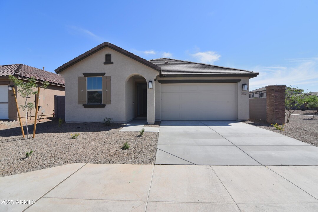 10217 W Amelia Ave in Avondale, AZ - Foto de edificio