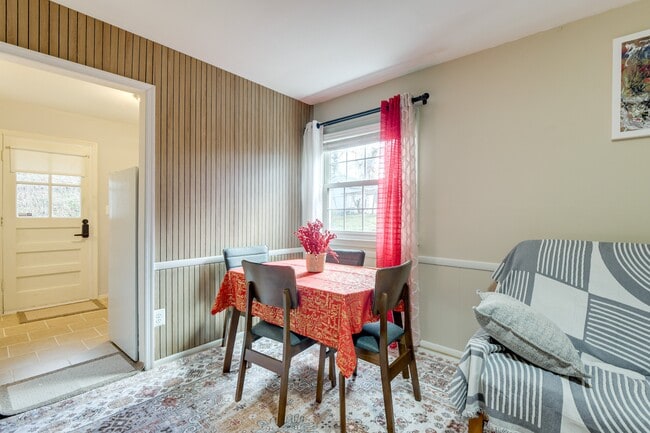 12401 La Plata St in Silver Spring, MD - Foto de edificio - Building Photo