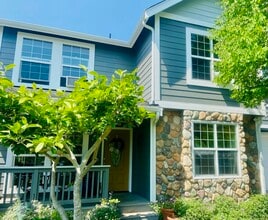 4681 Bedford Ave in Bellingham, WA - Foto de edificio - Building Photo