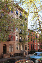 28 Perry St in New York, NY - Building Photo - Building Photo