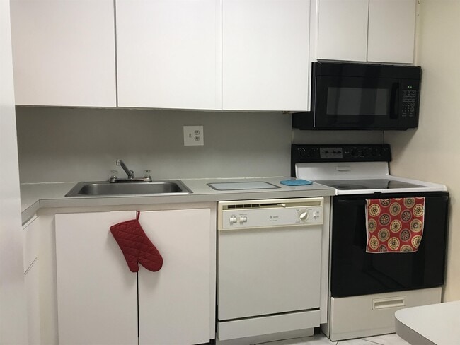 property at 8051 S Colony Cir
