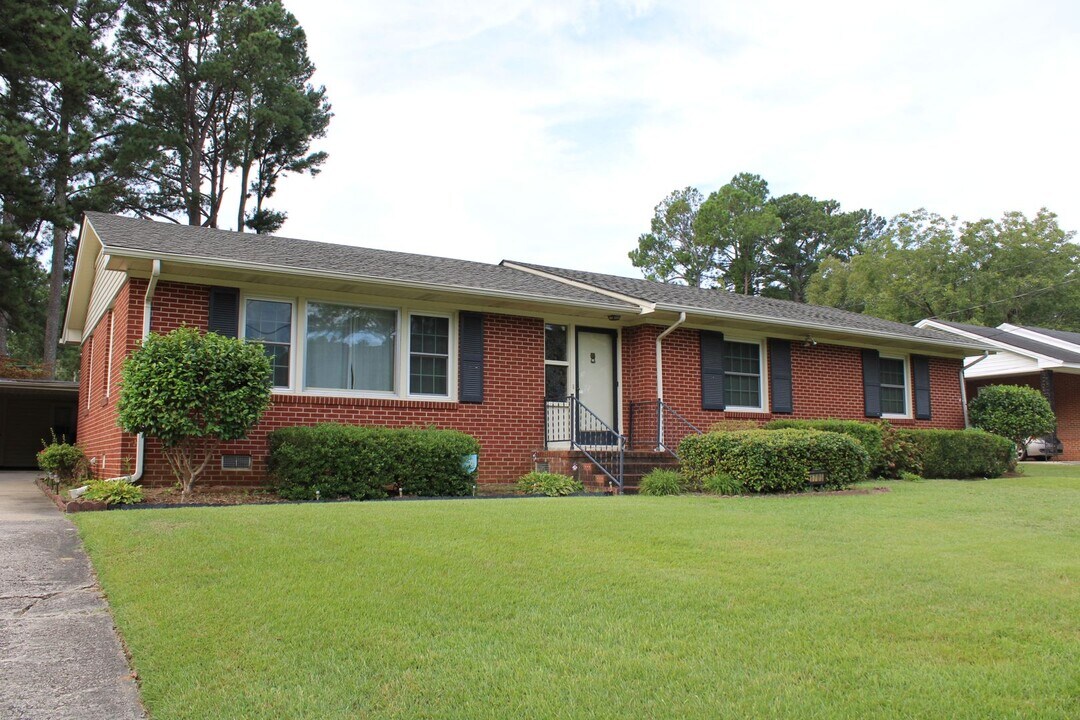 1705 Hillcrest Dr W in Wilson, NC - Building Photo