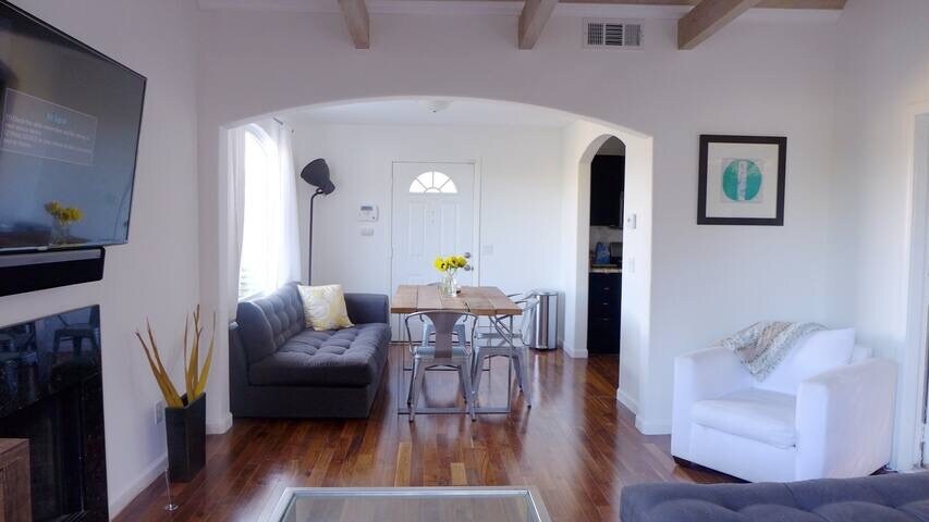 11060 Fruitland Dr in Studio City, CA - Foto de edificio