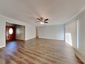 13415 Spring Grove Ave in Dallas, TX - Building Photo - Building Photo