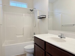 214 Redstone Ct in Felton, DE - Foto de edificio - Building Photo
